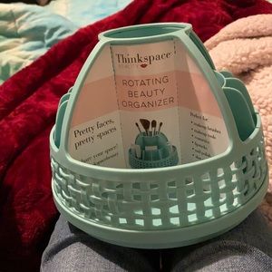 Rotating beauty organizer
